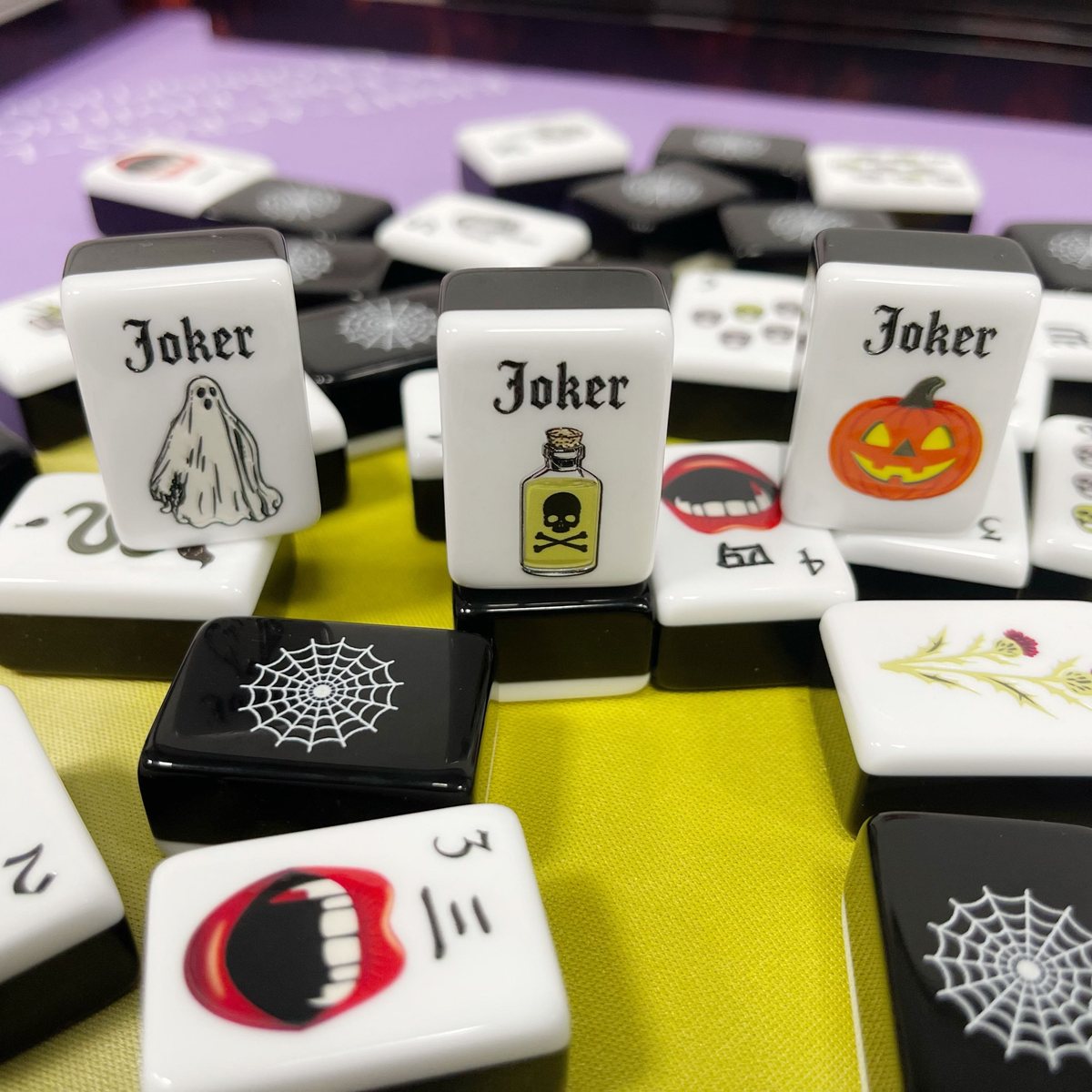 Midnight Fang Halloween acrylic American mahjong joker close-up — ghost poison bottle jack-o-lantern, Mahjong Loft